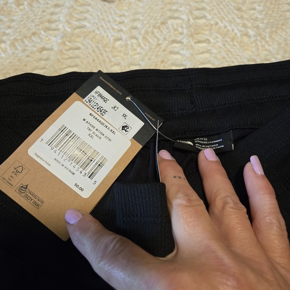 North Face cropped hiking pants NWT - Picture 4 of 9